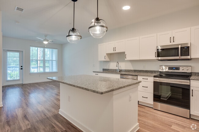 1BR, 1BA - 796SF