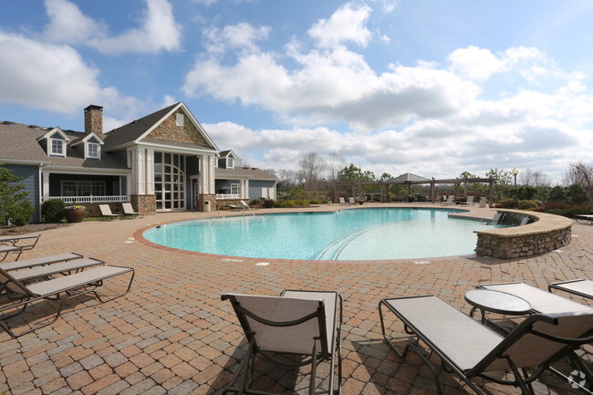 Building Photo - Summer Lake Apartments
