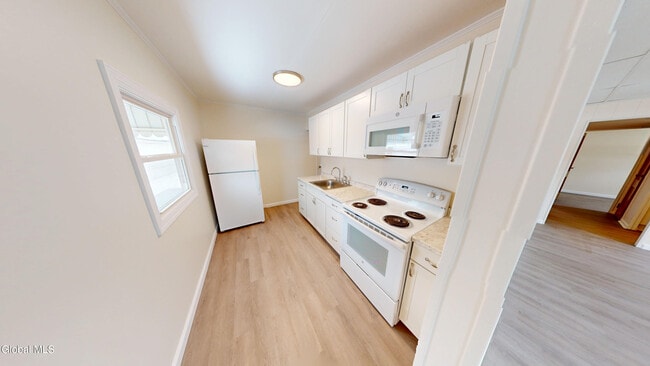 Photo - 13 Hawley Ave