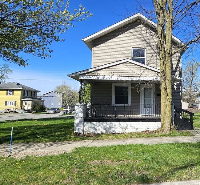 Building Photo - NEW LISTING!! 3 Bedroom House