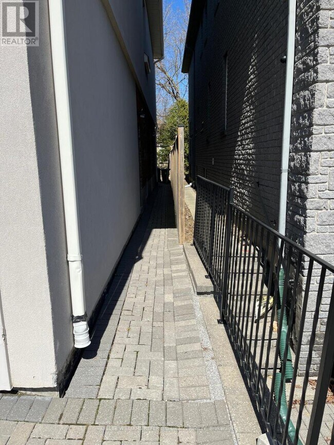 Photo - 44 Regina Ave