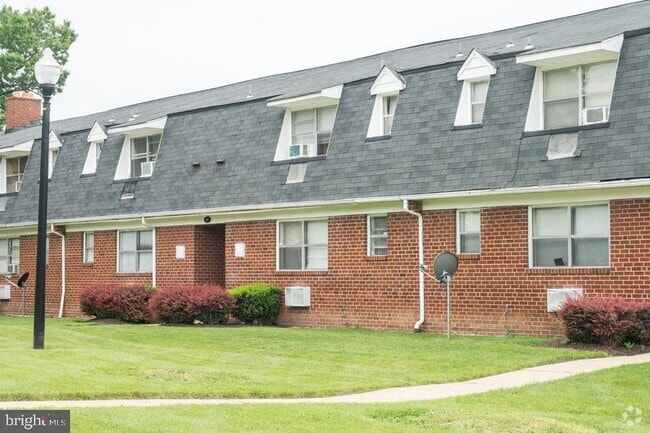 Building Photo - 704 Nottingham Rd Unit 7043B Rental