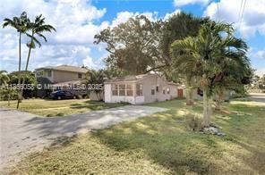 Building Photo - 858 SW 11th Ct Rental