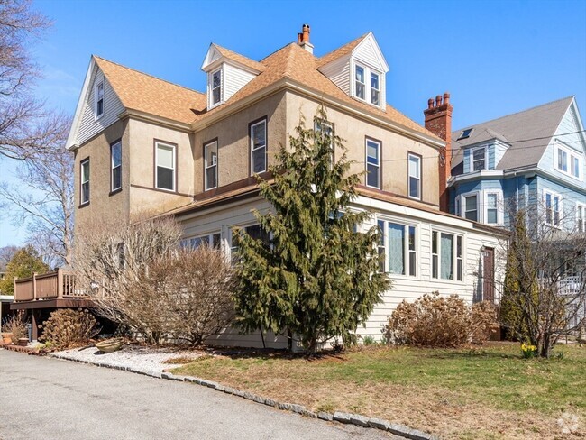 Building Photo - 106 Grovers Ave Unit 2 Rental