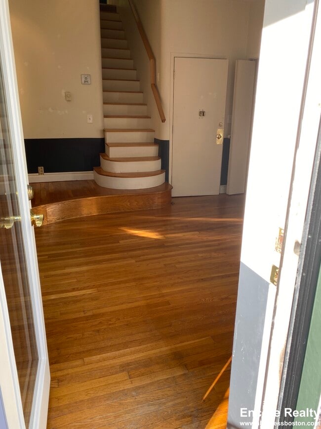 Photo - 16 Wellington St Unit 4