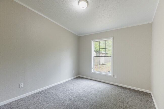 Photo - 1520 W Creek Dr