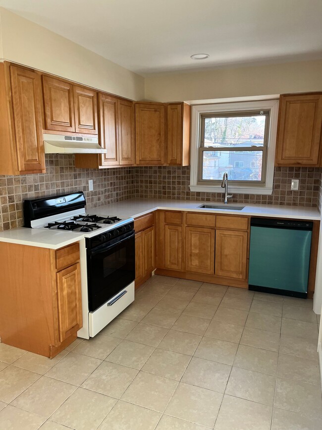 Photo - 0-02 2 St Unit 2