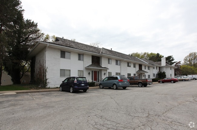 The Pines Apartments - The Pines Apartments