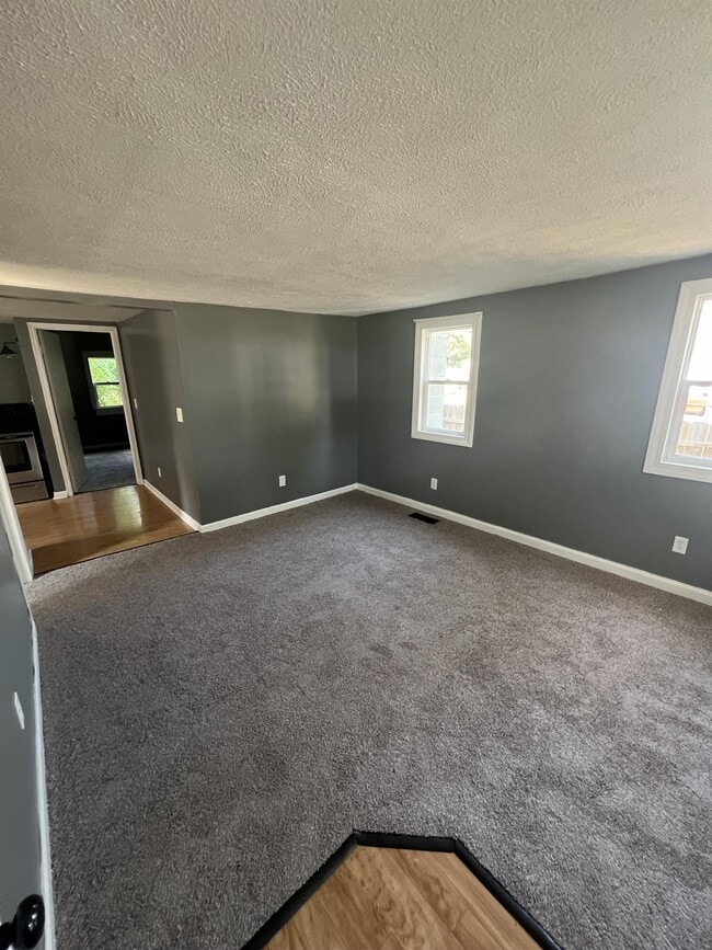 Photo - 607 Samantha Ave