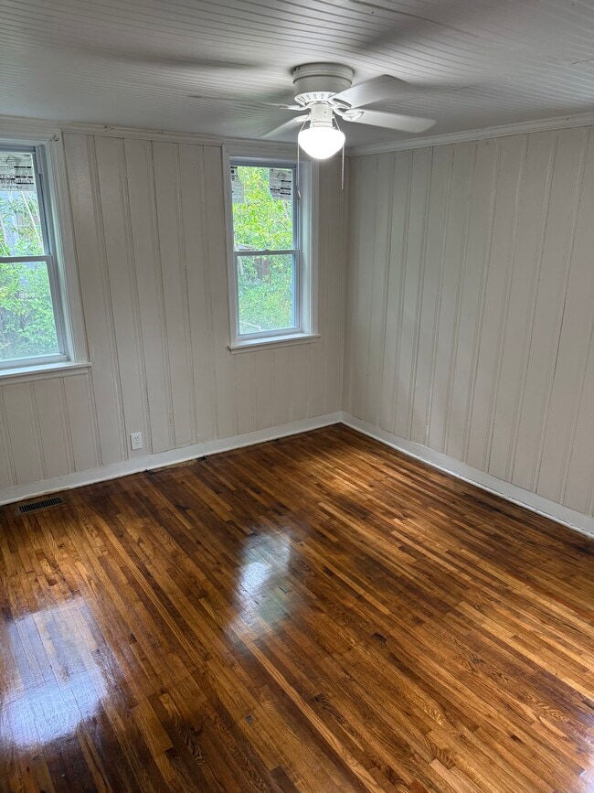 Photo - 1613 Charles St