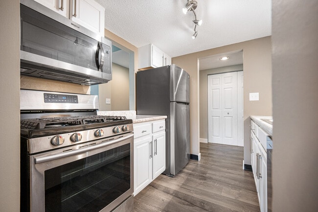 Photo - 102 Brookwood Dr Unit APT B