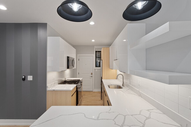 Photo - 7736 N Eastlake Terrace Unit 3W