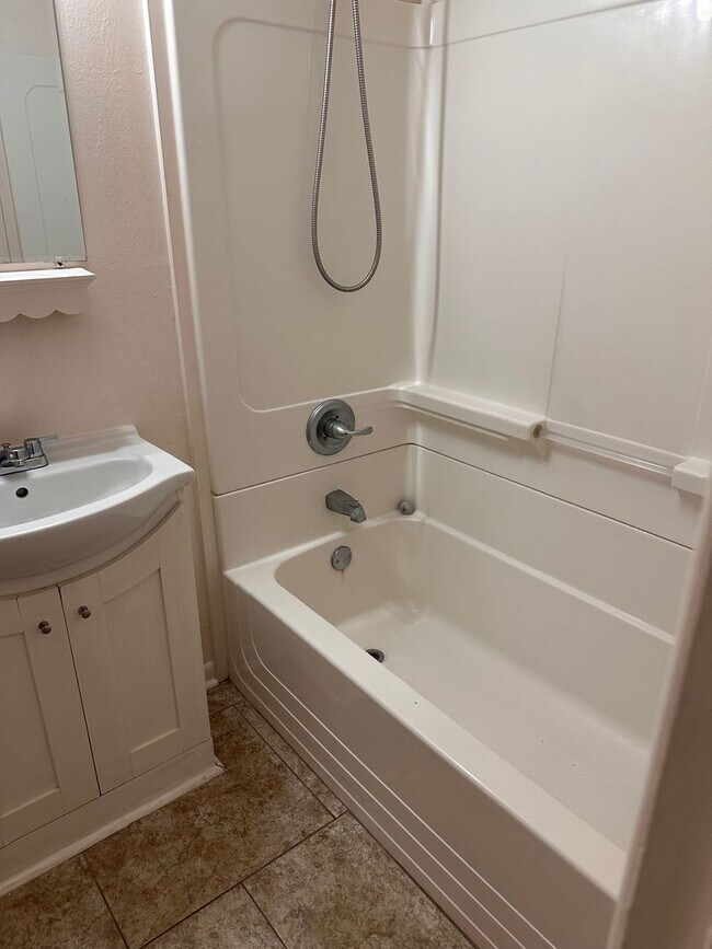 Photo - 3 Bedroom/ 1 1/2 Bath House - GREAT LOCATION