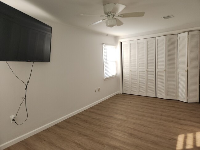 Photo - 1204 Lossing Ave