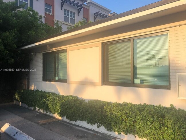 Building Photo - 1016 NE 17th Ave Unit 0