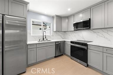 Photo - 20239 Hartland St