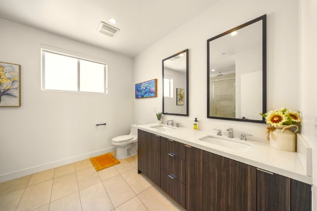 Photo - 497 N St Andrews Pl