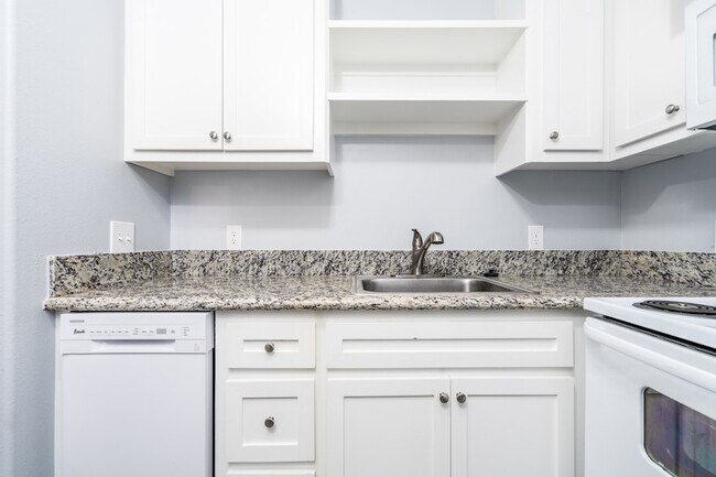 Photo - 207 N Poplar St Unit B