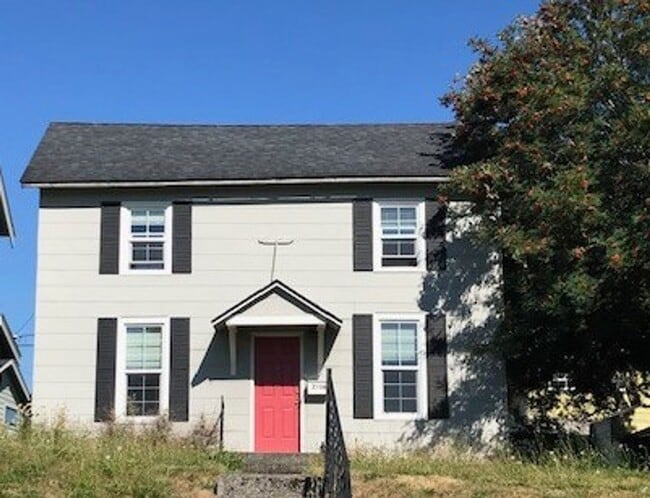 Building Photo - 3 Bedroom, 1 Bathroom Home in Sunnyland! Lawncare included with ample parking