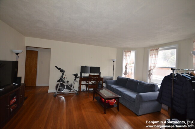 Building Photo - 316 Tappan St Unit 1B Rental