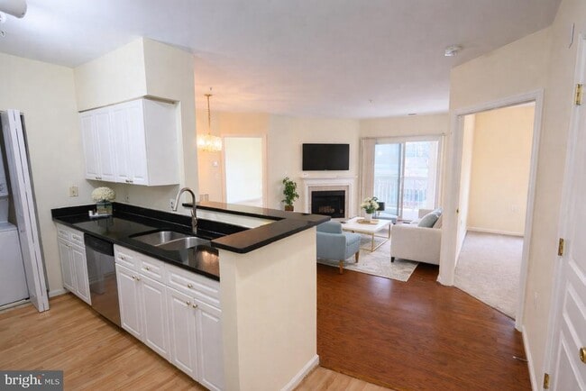 Building Photo - 12919 Alton Square Unit 203