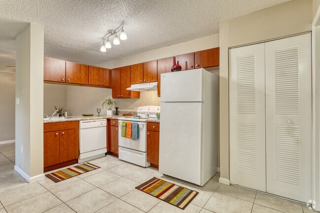 2BR, 1BA - 816SF