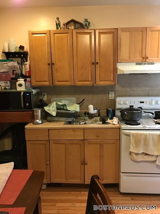 Photo - 144 Chelsea St Unit 1R