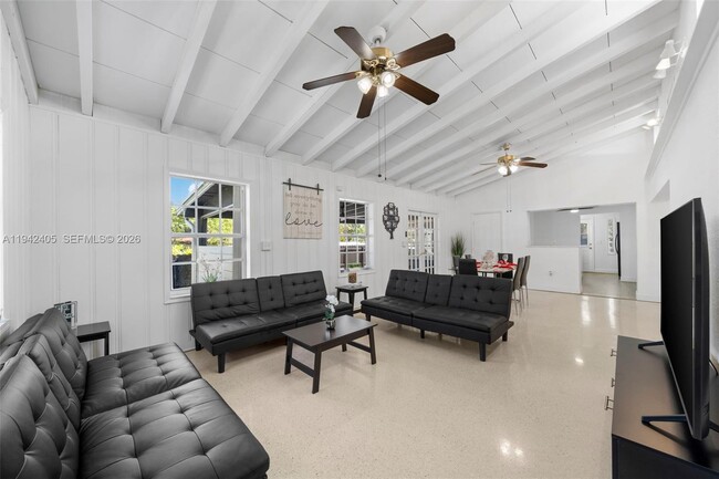 Photo - 19 NE 3rd St