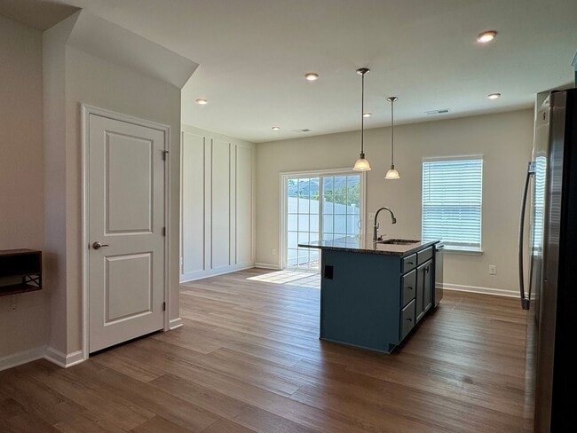 Photo - 4914 Crossley St