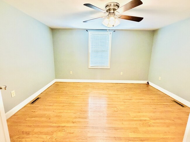 Photo - 715 Holland Ave