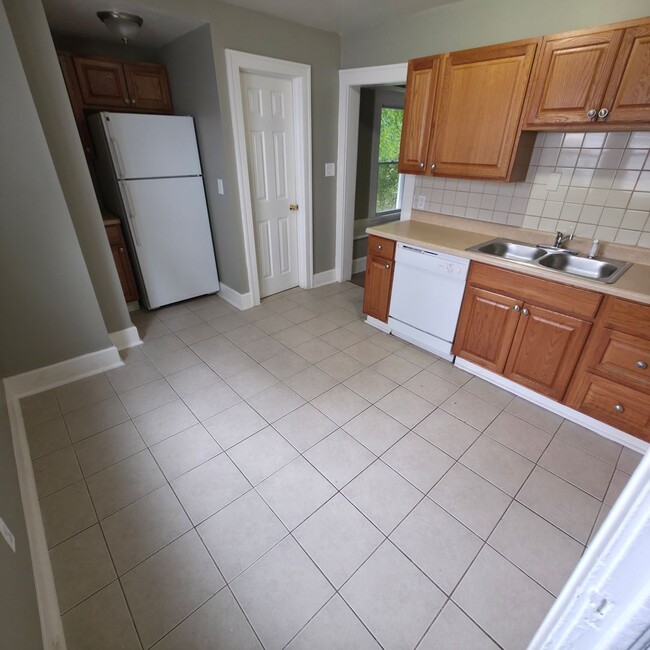 Photo - Single Family Home 3 beds 1.5 bath Availab...
