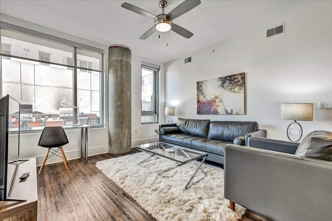 Building Photo - 3005 Peachtree Rd Rental