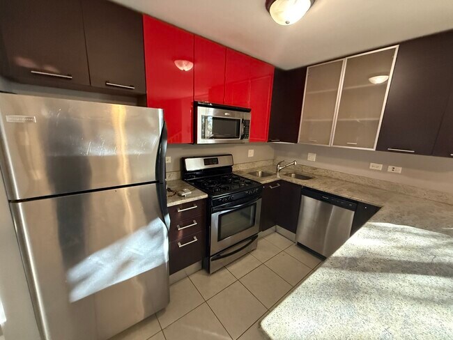 Photo - 6954 N Greenview Ave