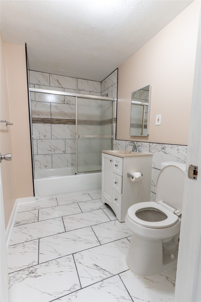 305 N Live Oak St Unit 2