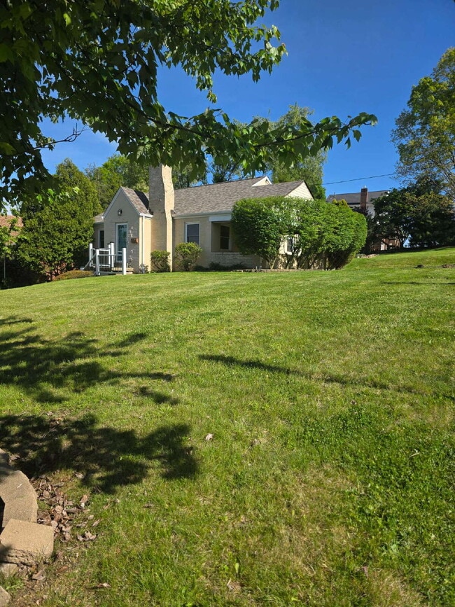 Photo - 300 Maxwell Dr