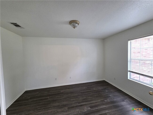 2402 Mikulec Dr