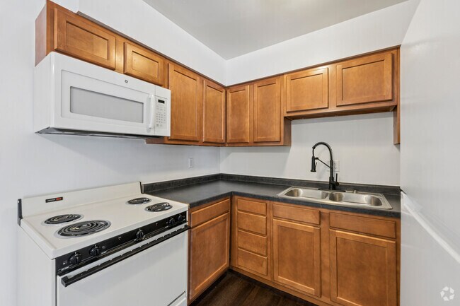 2BR, 1BA - 695SF - Kitchen - Grant Street Apartments
