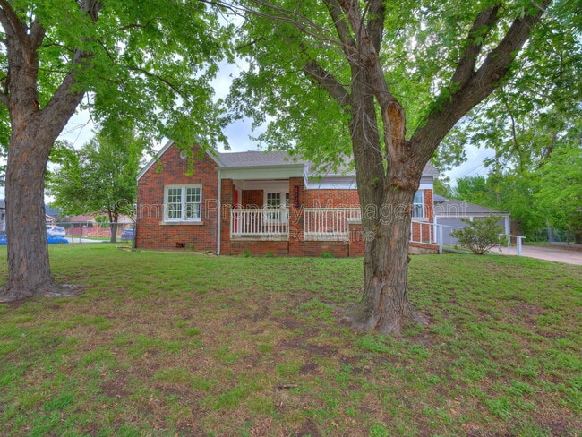 Building Photo - 2112 N Drexel Blvd