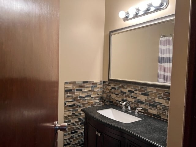 Photo - 3 Bed 1 Bath Unit in Olds, AB Unit Upper