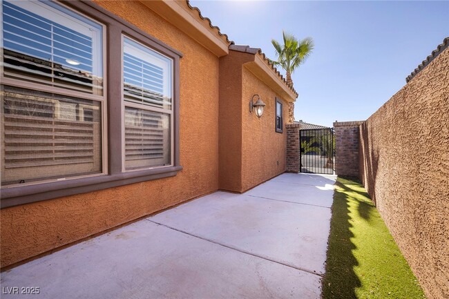 Photo - 472 Via Stretto Ave House