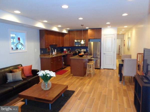 Photo - 907 Webster St NW Unit 1