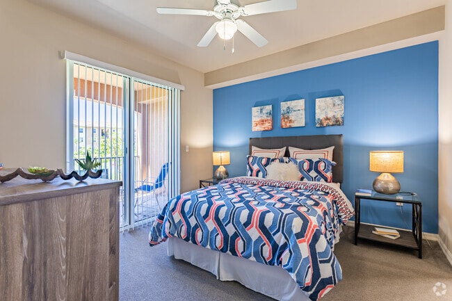 2BD. 2BA - 1031 SF