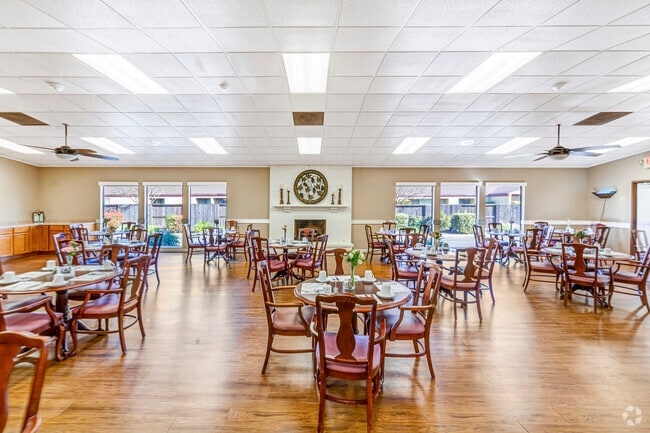 View of Dining Room - Lodi Commons Senior Living
