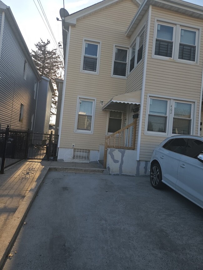 Building Photo - 462 S 7th Ave