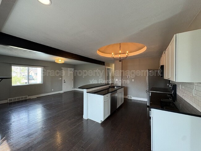 Photo - 2900 Pontiac St