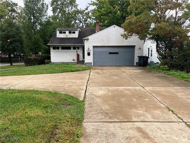 Building Photo - 24200 Cedar Rd Rental