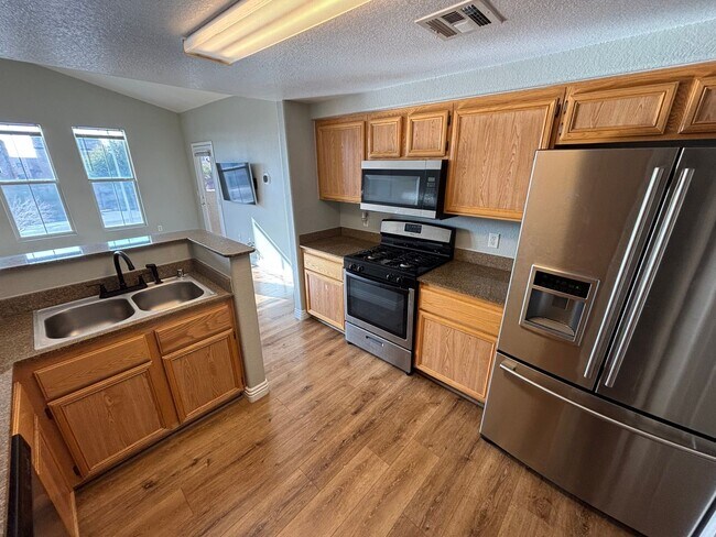 Photo - Gorgeous 2 BED / 2BATH Condo offering Mountain Views in the gated community of Chateau Versailles!