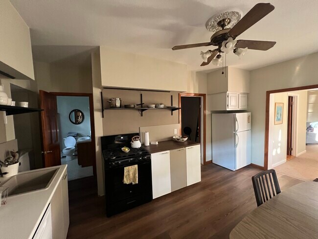 Photo - 151 1/2 Bradley St