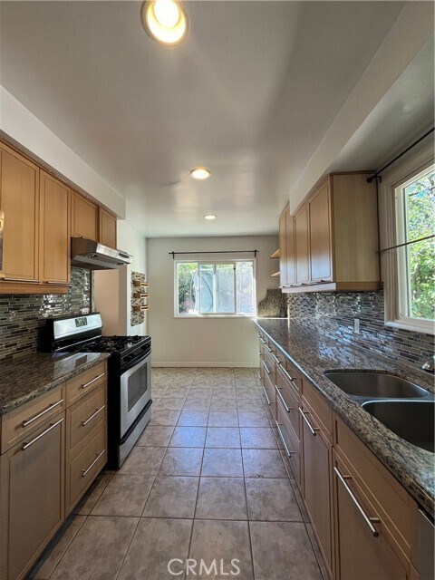 Photo - 7921 Owensmouth Ave