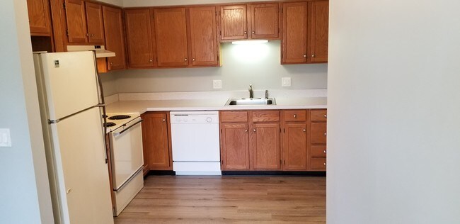 Kitchen - 470 Baldwin Ave Unit 24